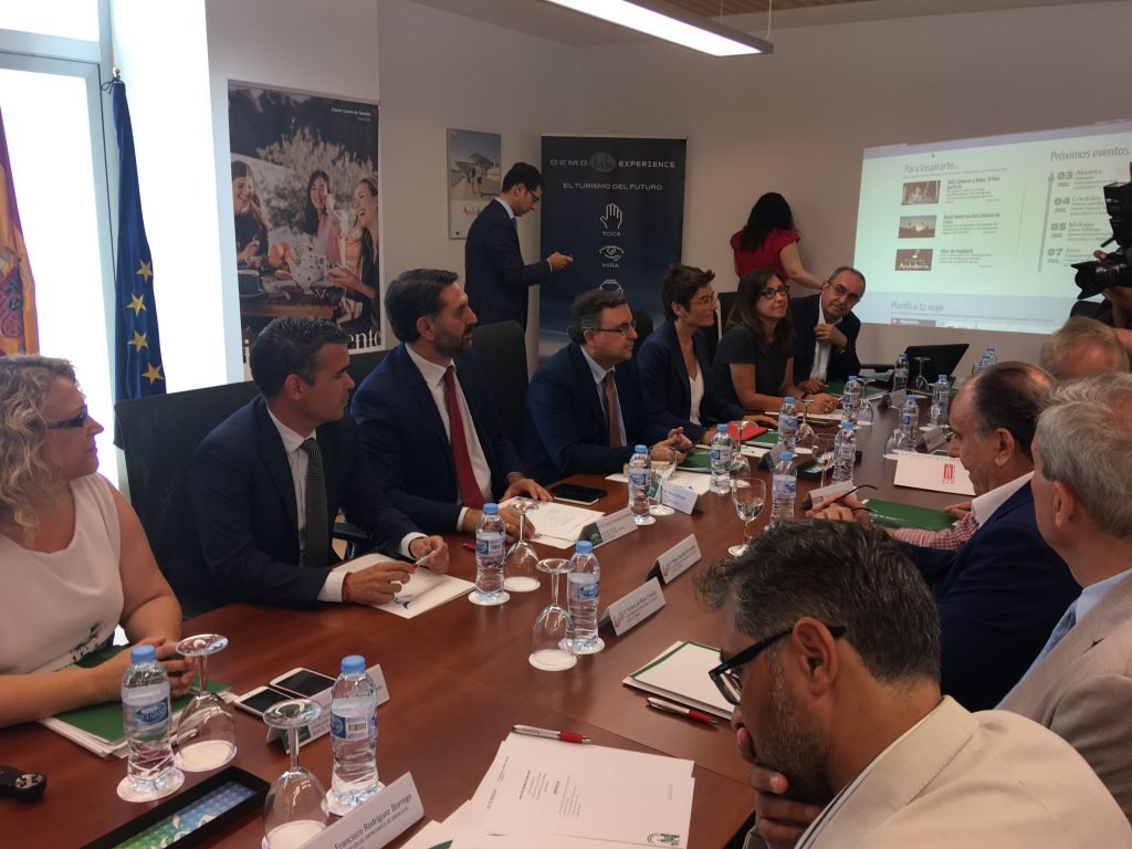 Mesa Turismo Marbella 2