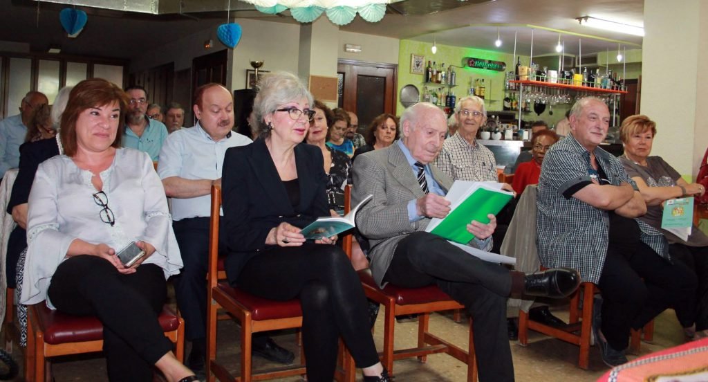 33306874_10204619512405163_5547081057423065088_o