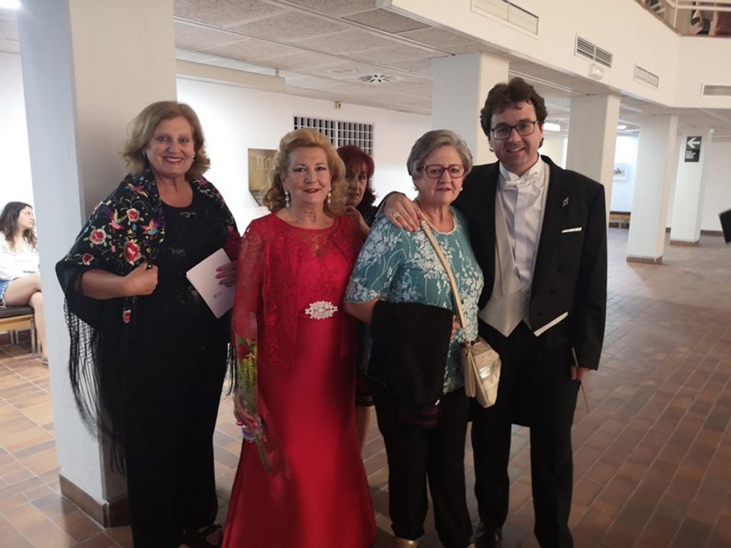 Con el director y su madre Maria.