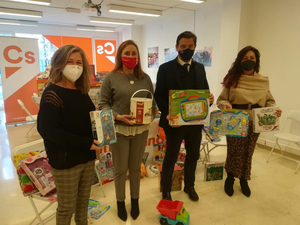 Luis Salvador con Cruz Roja